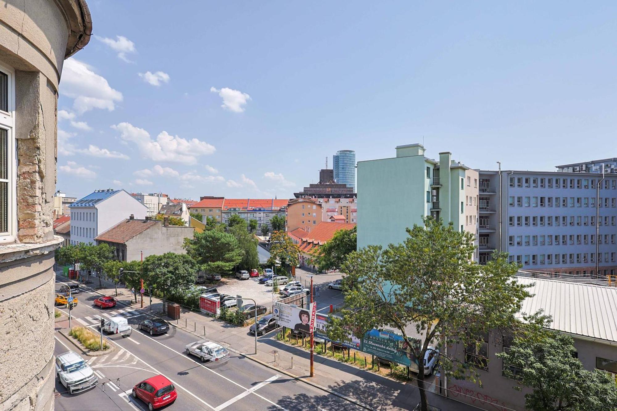 Cozy & Spacious Family Stay Near Train Station Bratislava Esterno foto