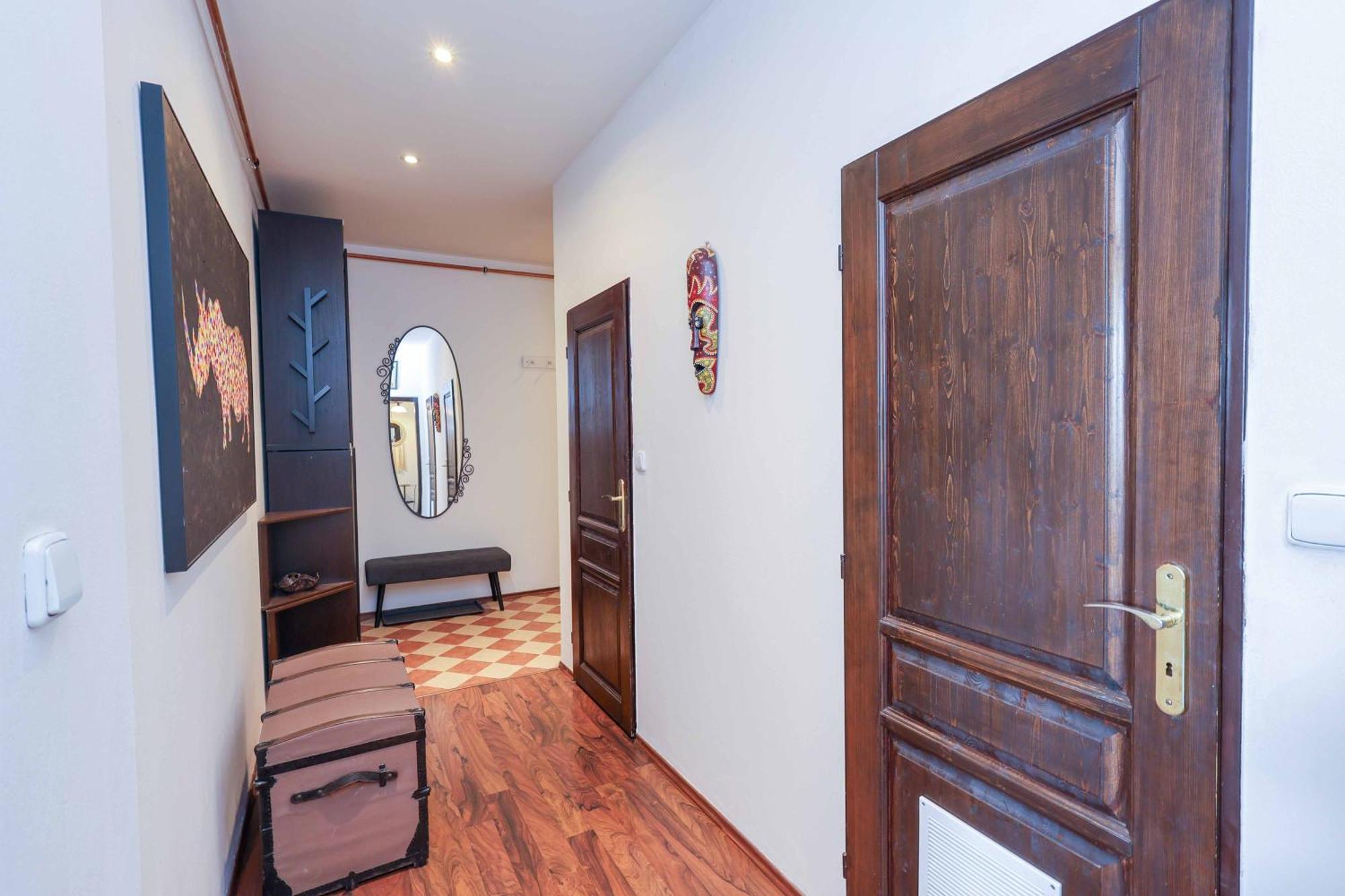 Cozy & Spacious Family Stay Near Train Station Bratislava Esterno foto