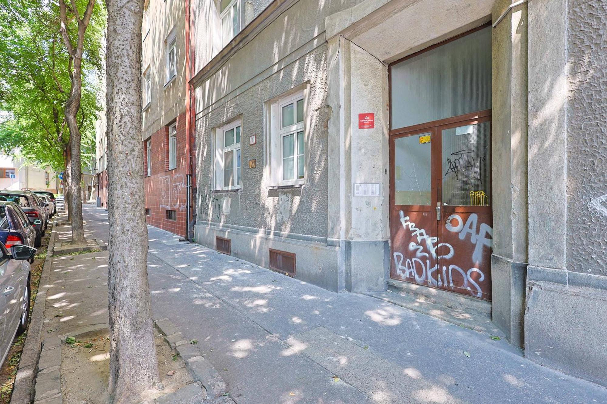 Cozy & Spacious Family Stay Near Train Station Bratislava Esterno foto