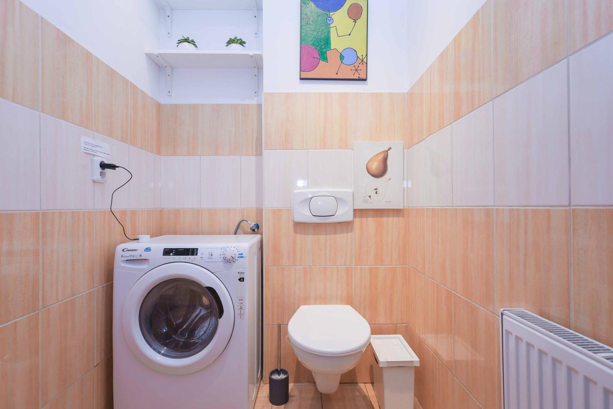 Cozy & Spacious Family Stay Near Train Station Bratislava Esterno foto