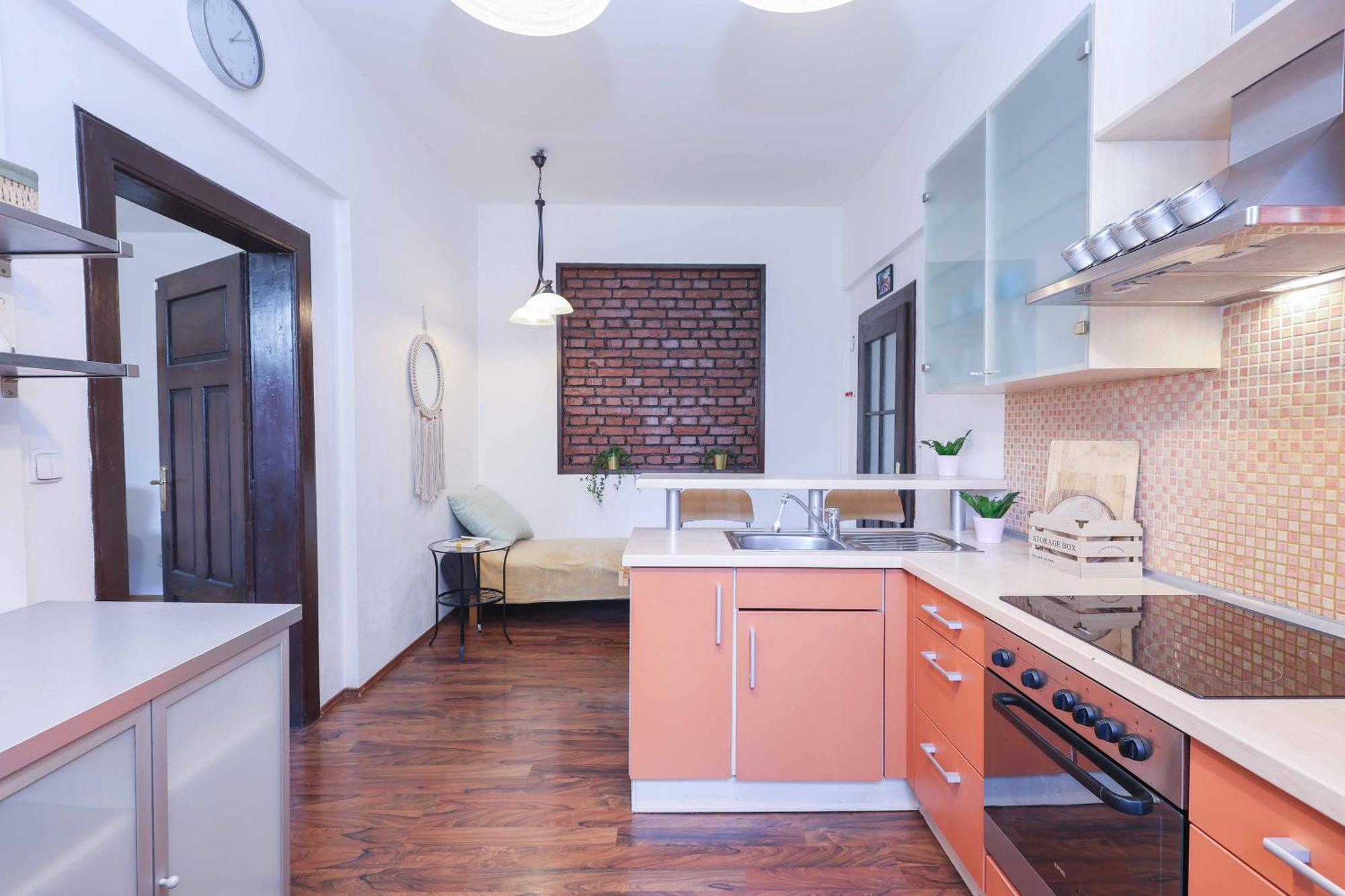 Cozy & Spacious Family Stay Near Train Station Bratislava Esterno foto