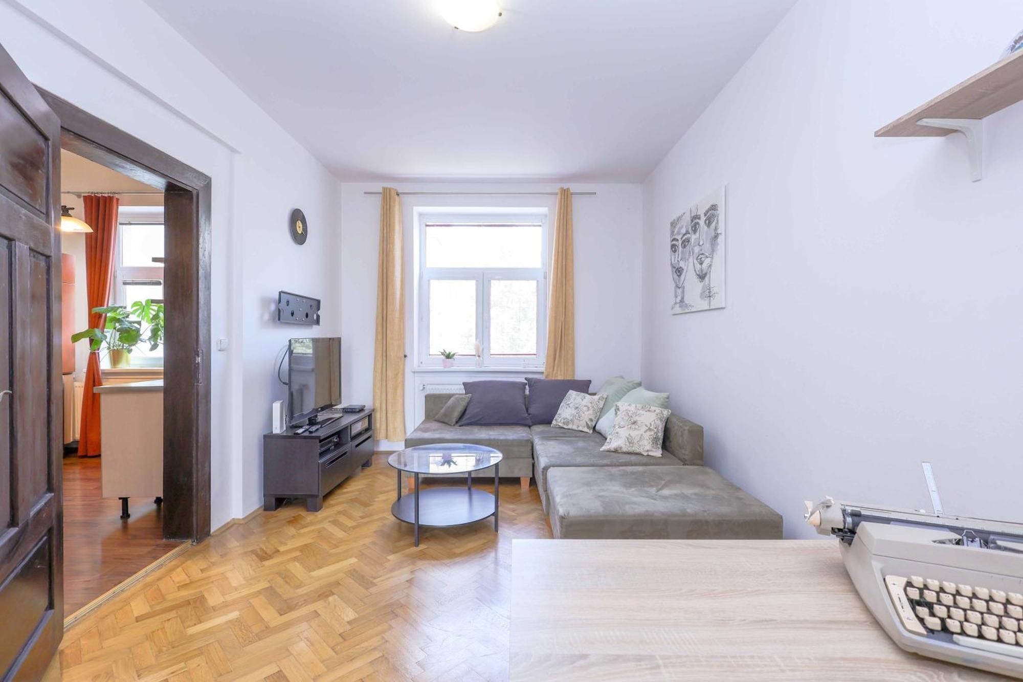 Cozy & Spacious Family Stay Near Train Station Bratislava Esterno foto