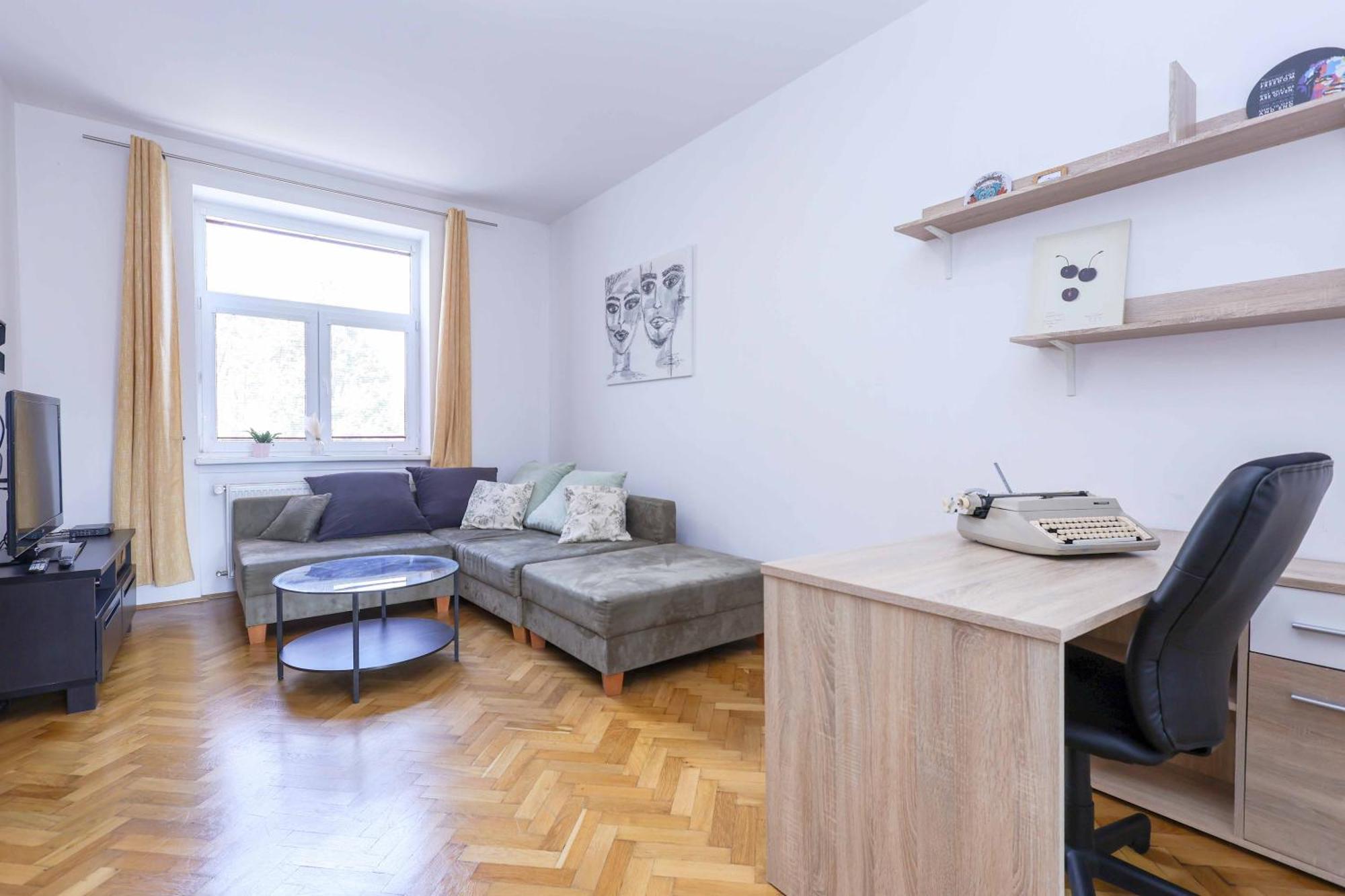 Cozy & Spacious Family Stay Near Train Station Bratislava Esterno foto